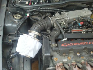Troca do filtro de ar do Nissan March com motor 1.6 HR16DE com duto MEX/BR. File1138